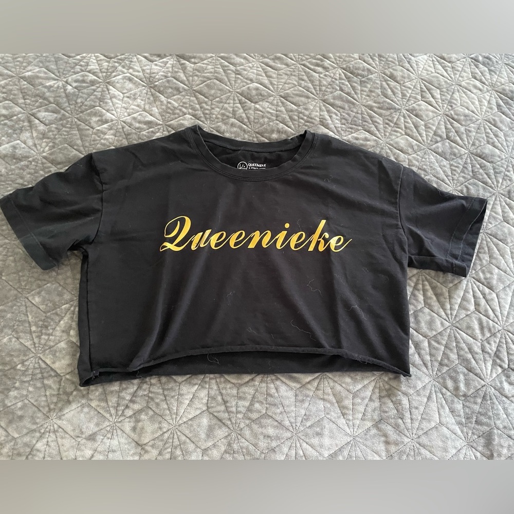 Queenieke Cropped workout Tshirt Black